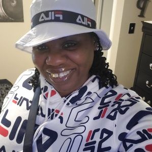 Meet your Posher, Yolanda